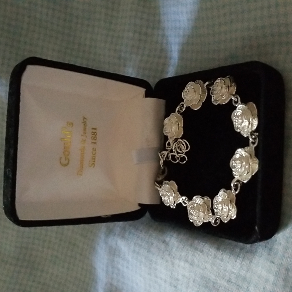 NWOT gorgeous sterling silver bracelet from Italy